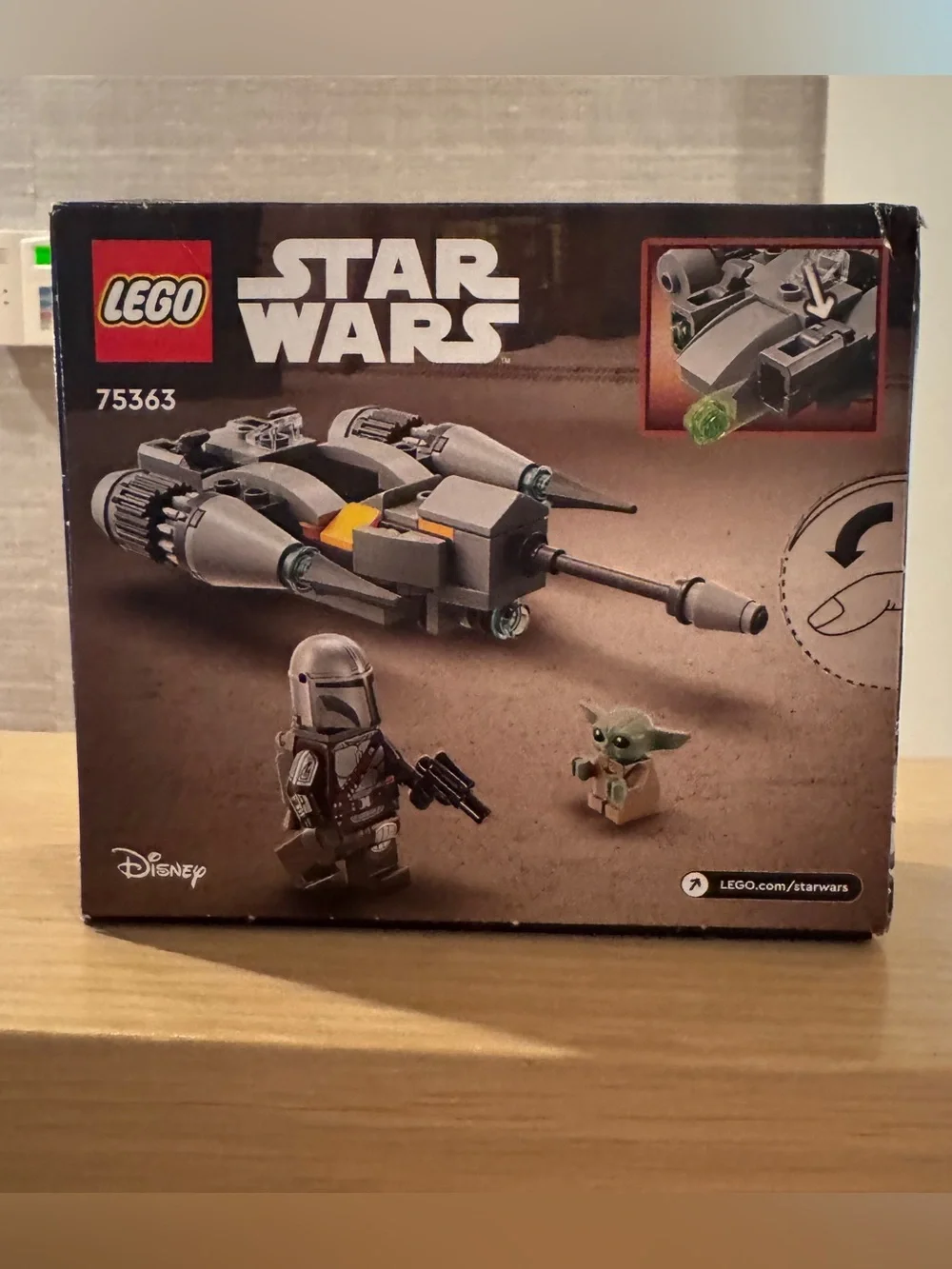 Brand New LEGO Star Wars Gray and Green Mandalorian Speeder with Grogu